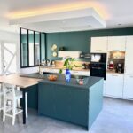cuisine-sur-mesure-region-lorient-blanc-vert-louarn-interieurs