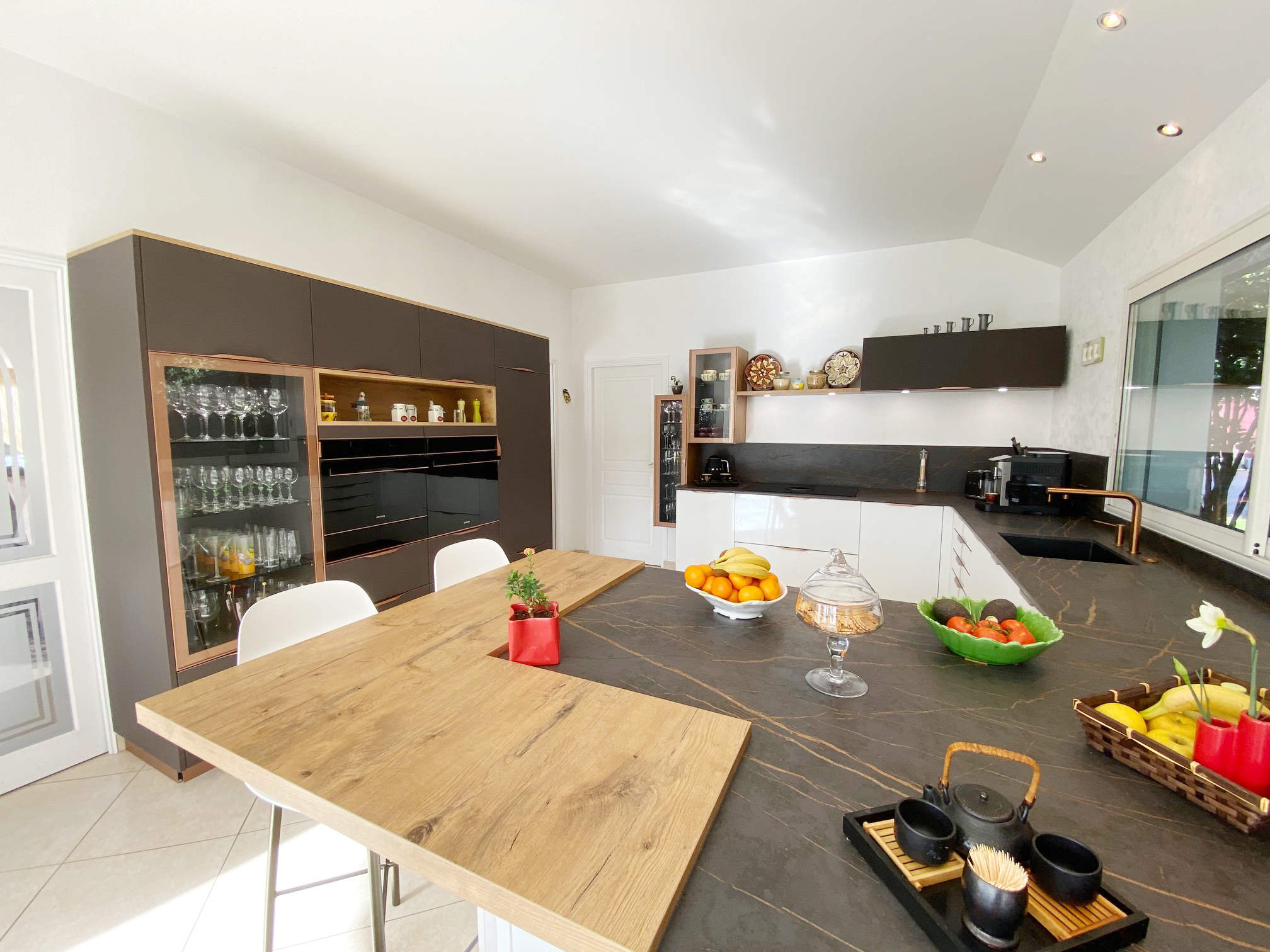 cuisine-sur-mesure-region-lorient-noir-bois-louarn-interieurs